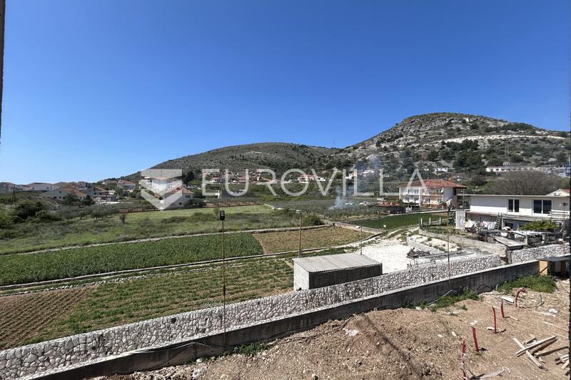 Trogir, Seget Donji, toromsleilighet i andre etasje, netto bruksareal 90 m² - S4 - D - 13