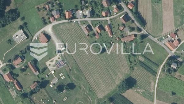Jakovlje, Igrisce, um terreno para construção de 9808 m²