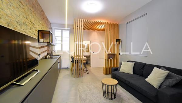 Zagreb, Centro de la ciudad, apartamento de un dormitorio 45 m², 1ª planta, Plaza Ban Jelačić