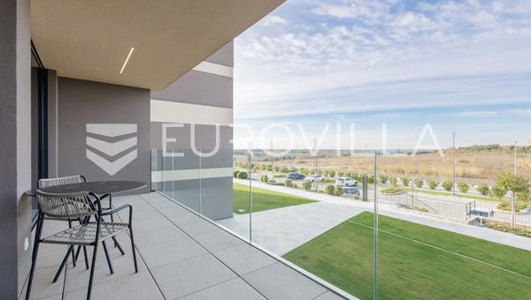 Istrie, Savudrija, resort Petram, dlouhodobý pronájem apartmánu 1+kk o velikosti 64 m² - s výhledem na moře