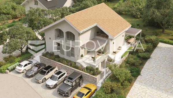 Krk-sziget, Malinska, négyszobás penthouse 105 m², két terasz, tengerre néző kilátás