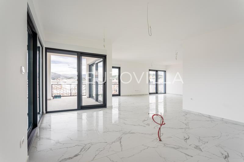 Ciovo, Okrug Gornji, attico trilocale con terrazza sul tetto e vista mare - 9