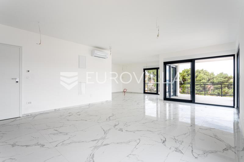 Ciovo, Okrug Gornji, attico trilocale con terrazza sul tetto e vista mare - 8