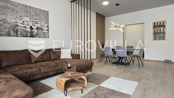 Šibenik, lyxig takvåning med vacker utsikt, 128,87 m²