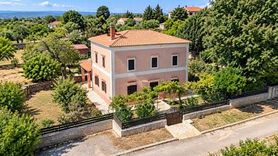 Cres sziget, Punta Kriza, 280 m²-es felújítandó ház egy tágas 3 150 m²-es telken