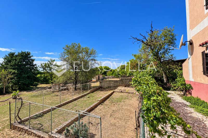 Eiland Cres, Punta Kriza, huis van 280 m² voor renovatie op een ruim perceel van 3.150 m² - 12