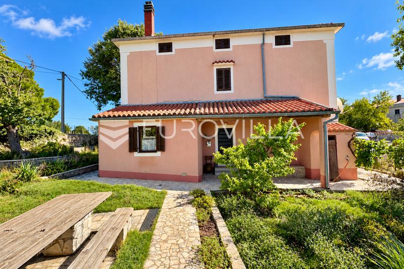 Eiland Cres, Punta Kriza, huis van 280 m² voor renovatie op een ruim perceel van 3.150 m² - 4