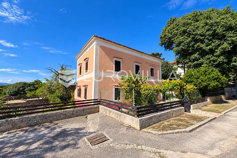 Eiland Cres, Punta Kriza, huis van 280 m² voor renovatie op een ruim perceel van 3.150 m² - 2