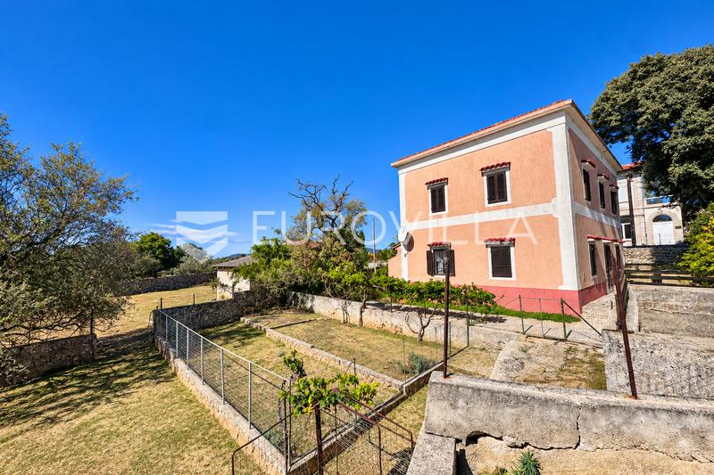 Eiland Cres, Punta Kriza, huis van 280 m² voor renovatie op een ruim perceel van 3.150 m² - 3