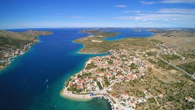 Šibenik, Grebaštica, stavební pozemek s výhledem na moře, 2551 m²