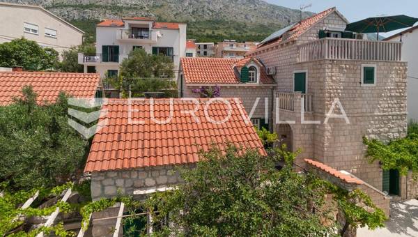 Omis, lepa kamnita hisa 50 m od morja