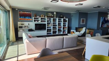Opatija, exclusive apartment in a prime location, two-bedroom, 87 m², first row to the sea.