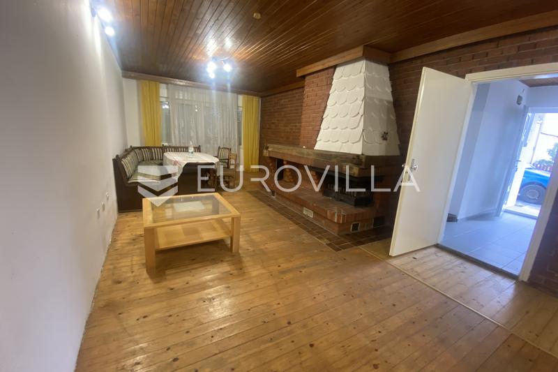 Slavonski Brod, obiteljska katnica u naselju Budainka