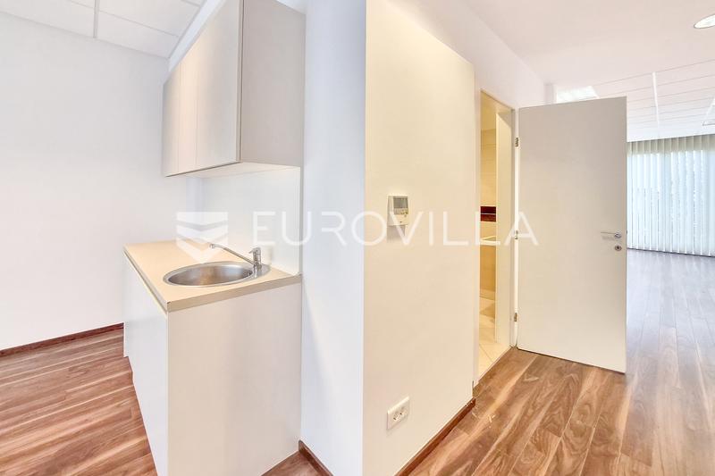 Zagreb, Trešnjevka, Rudeš, Atraktivan poslovni prostor 170 m² s velikom terasom i 2 parkirna mjesta - 5