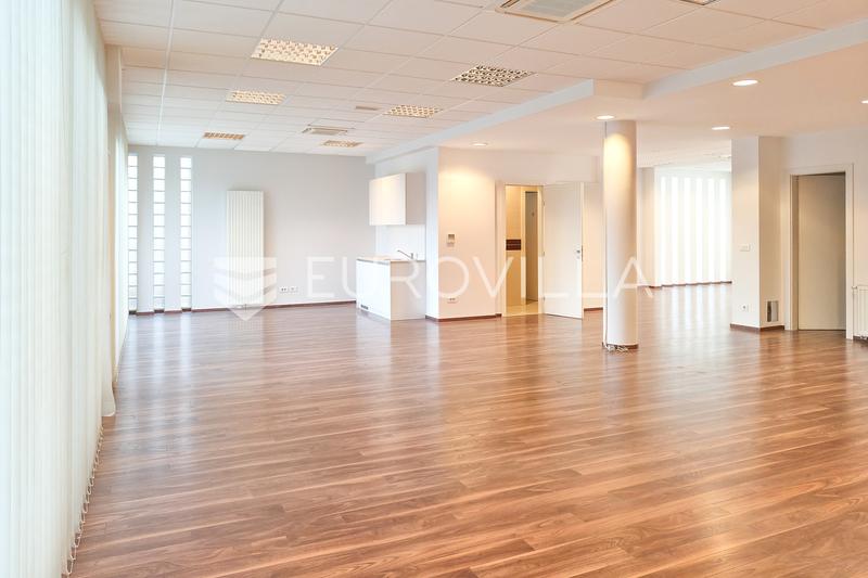 Zagreb, Trešnjevka, Rudeš, Atraktivan poslovni prostor 170 m² s velikom terasom i 2 parkirna mjesta - 1