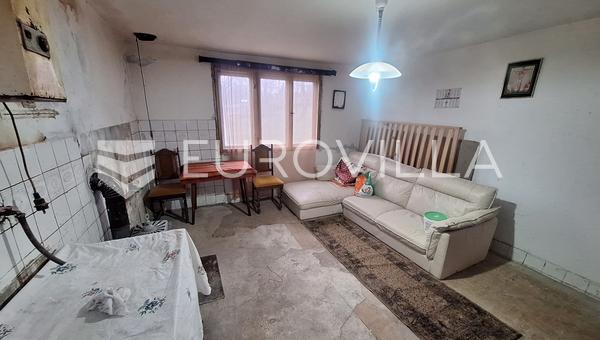 Duga Resa, Donji Zvecaj, ev 140 m², Mreznica'ya 500 m, geniş bahçe