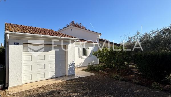 Marcana, Loborika, encantadora casa unifamiliar con jardín paisajístico