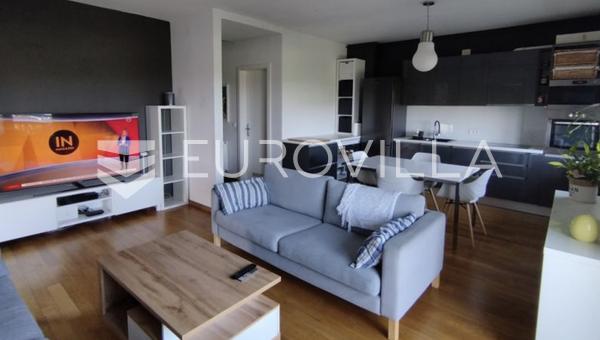 Zagreb, Maksimir, espacioso apartamento de tres dormitorios, 87 m², con terraza y plaza de aparcamiento