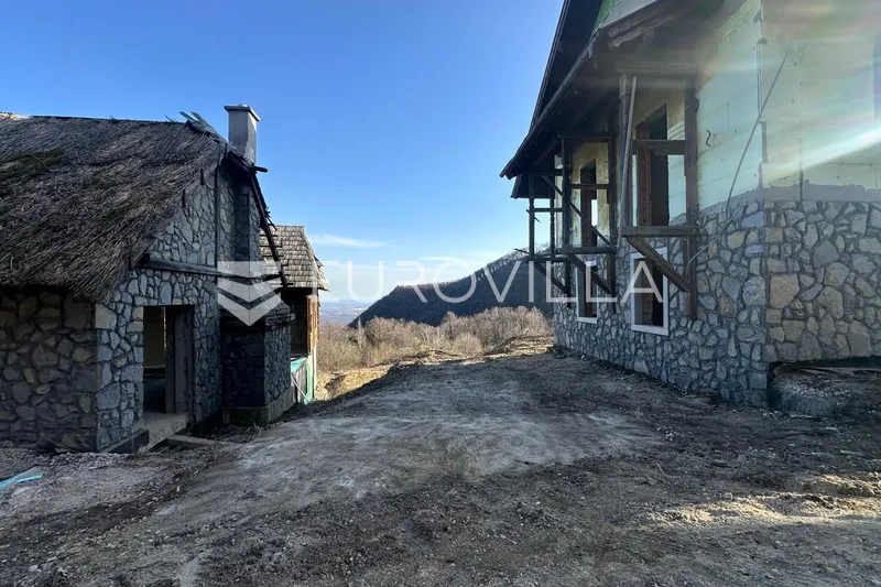 Samobor, eko imanje od tri objekta 1000 m² na parceli 15 000 m² 34