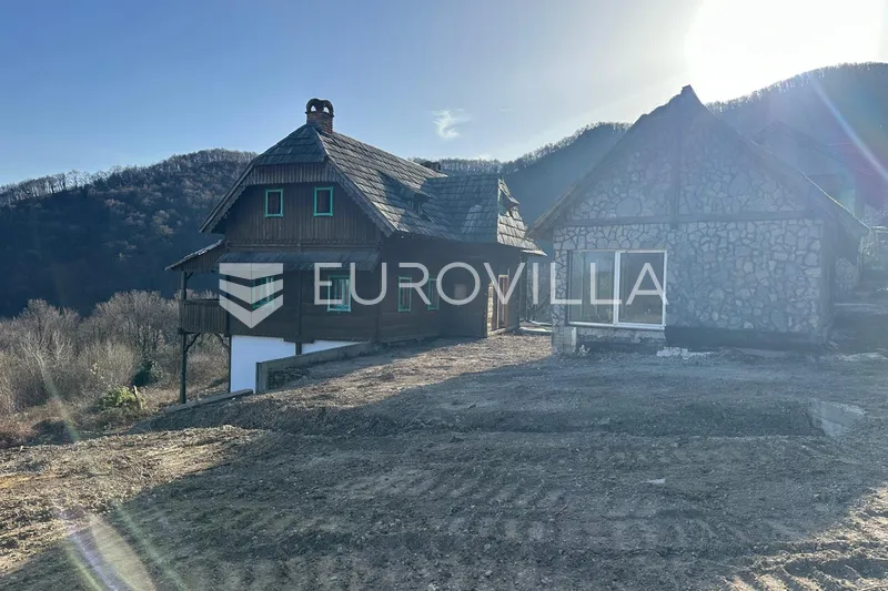 Samobor, eko imanje od tri objekta 1000 m² na parceli 15 000 m² 37