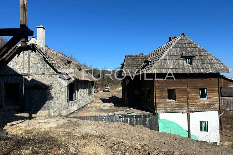 Samobor, eko imanje od tri objekta 1000 m² na parceli 15 000 m² 27