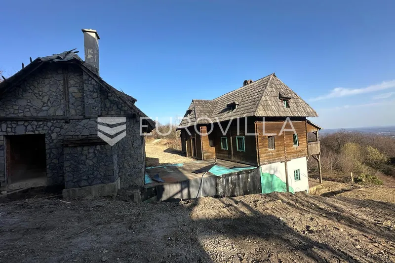 Samobor, eko imanje od tri objekta 1000 m² na parceli 15 000 m² 24