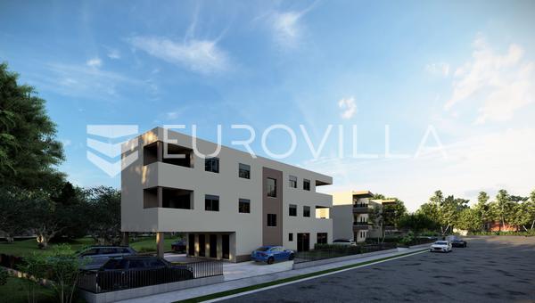 Kastela háromszobás lakás 78,6 m² új építésű, két parkolóval, tengerre néző kilátással