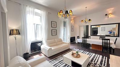 Pula, Center, Spacious 135 m² apartment with terrace, two combined units in the city heart