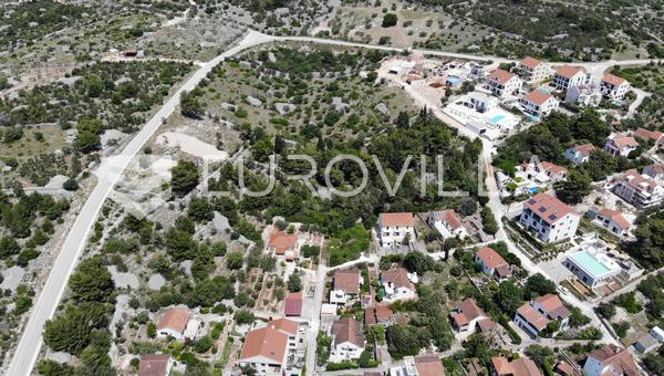 Brač, Milna, investicijska zemljišta blizu mora 