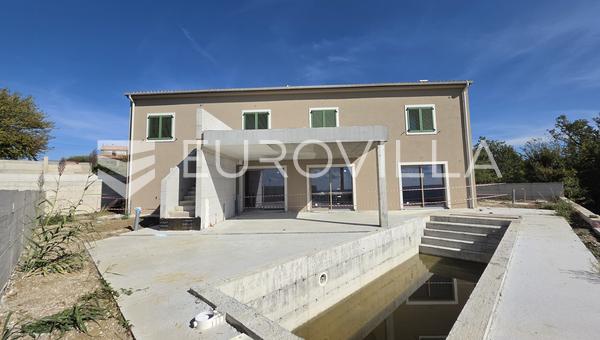 Istrie, Grožnjan, luxusní vila v nedokončené fázi s panoramatickým výhledem na moře