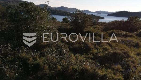 Telašćica, hermoso terreno agrícola con vistas al mar.