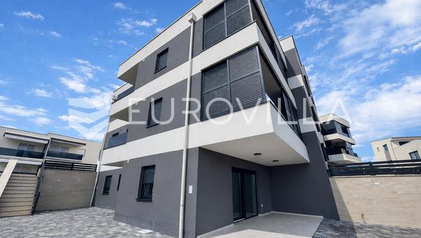 Pag, Šimuni, apartamento de dos dormitorios con jardín a 120 m del mar