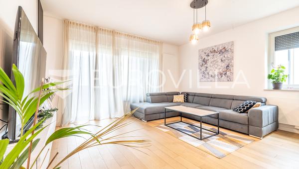 Zágráb, VMD Heinzelova, Darwinova, három hálószobás lakás 114 m², két garázshely