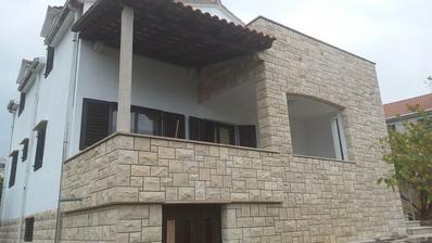 Brač, Supetar, kuća u centru mjesta