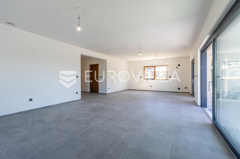 Isztria, Modern villa úszómedencével és kilátással az Učka-hegyre és a természetre - 9