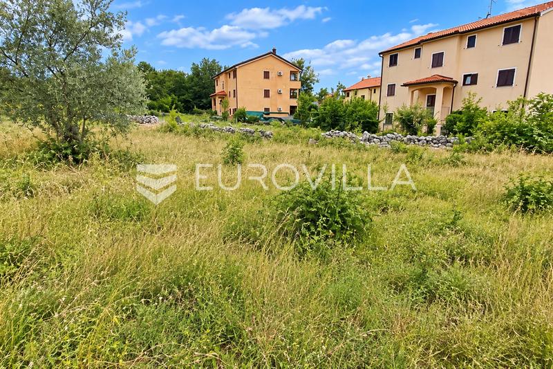 Krk, Malinska, działka budowlana o powierzchni 660 m², spokojna lokalizacja blisko centrum miasta - 2