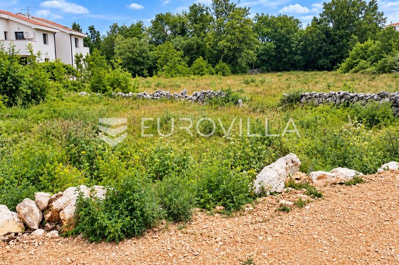Krk, Malinska, działka budowlana o powierzchni 660 m², spokojna lokalizacja blisko centrum miasta - 3