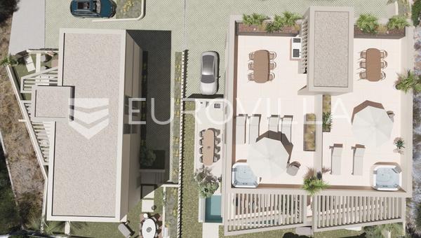 Ciovo, Okrug Gornji - apartamento de dos dormitorios con terraza en la azotea y vistas impresionantes al mar