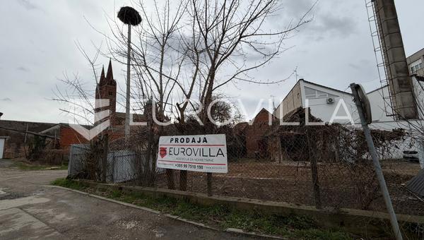 Đakovo, strogi Centar, prostrana autentična kuća, rijetka prilika
