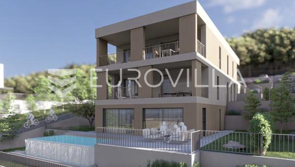 Kostrena, YENİ BİNA, deniz manzaralı lüks dört odalı daire, 140.85 m², yüzme havuzu