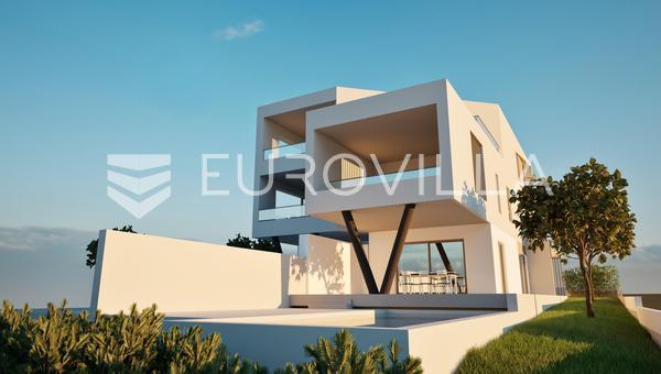 Vodice, espacioso apartamento con piscina y jardín, Superficie Neta Útil 165,37 m²