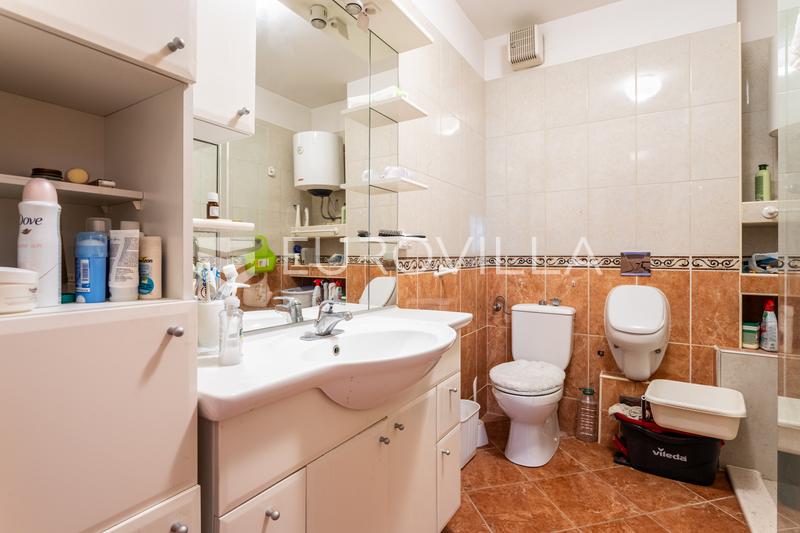 Split, Mertojak, cómodo apartamento de dos dormitorios en un bonito edificio - 12