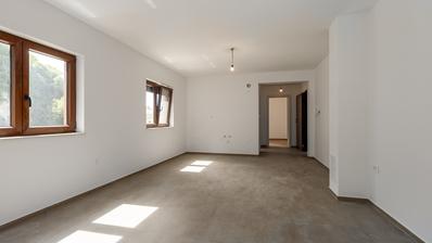 Pula, quality new building close to all amenities, I-4