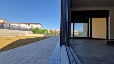 Vir, luksuzni prizemni apartman 153 m² s impresivnim privatnim vrtom od 250 m², 180 m od plaže