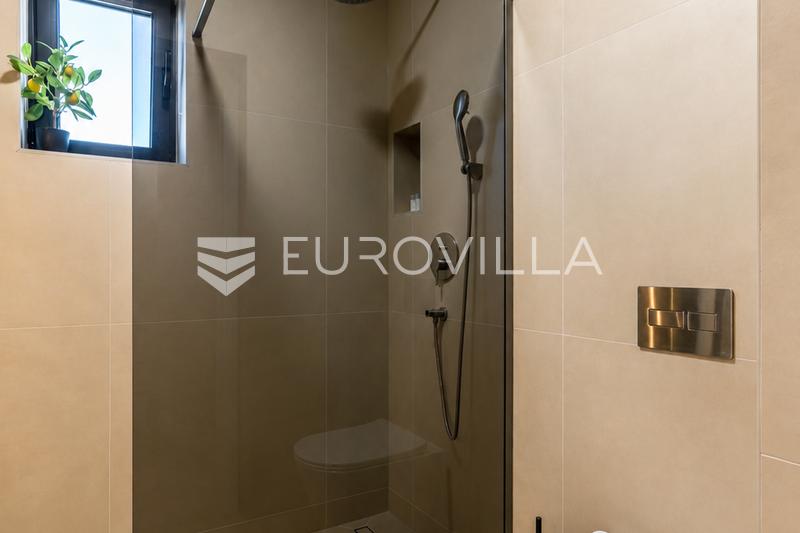 Podstrana, onlangs gerenoveerd tweekamerappartement te huur nabij de zee - 9