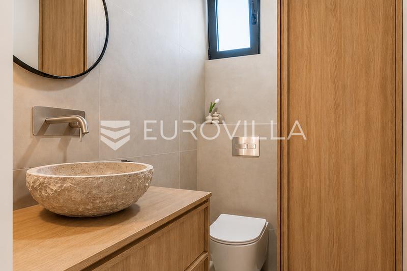 Podstrana, onlangs gerenoveerd tweekamerappartement te huur nabij de zee - 12