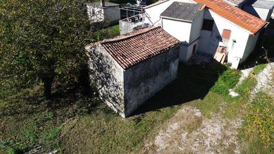 Pićan - starina s poljoprivrednim zemljištem na mirnoj lokaciji