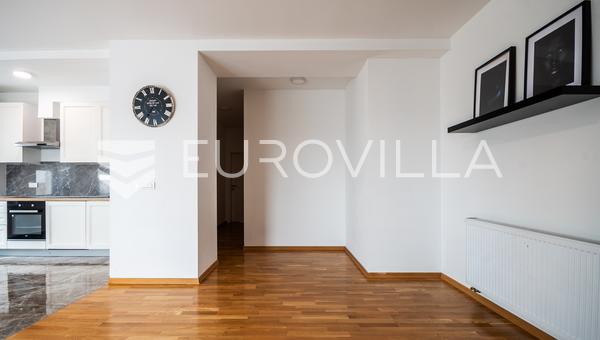 Varaždín, Centrum města, Unikátní penthouse v městské vile, 180,46 m²