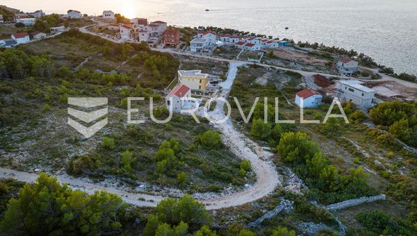 Zadar, Novigrad, atractivo terreno edificable de 700 m² junto al mar