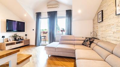 Zagreb, Buzin, predivan trosoban stan površine 61 m²